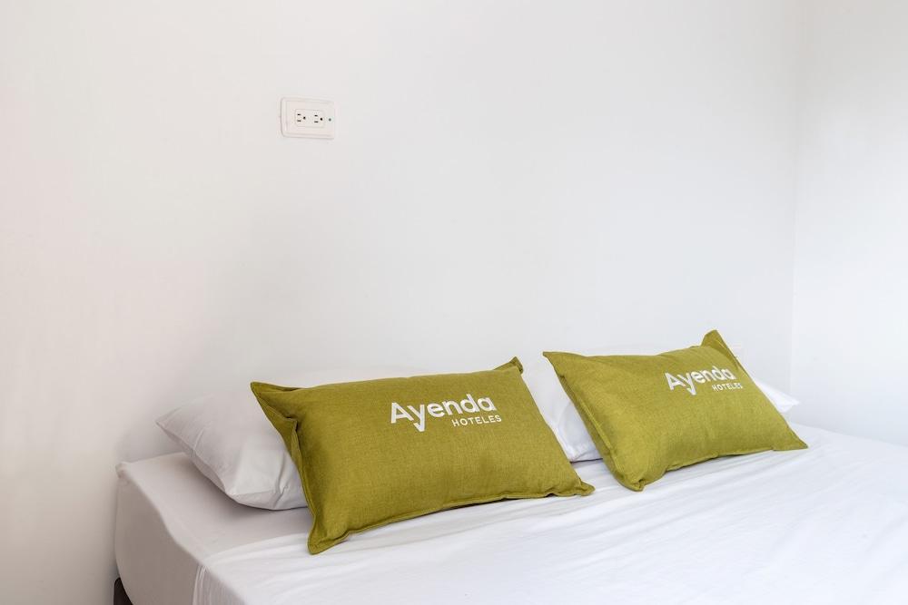 Hotel Riviera Plaza بوكارامانغا المظهر الخارجي الصورة