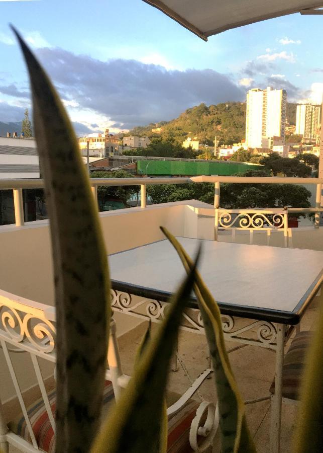 Hotel Riviera Plaza بوكارامانغا المظهر الخارجي الصورة