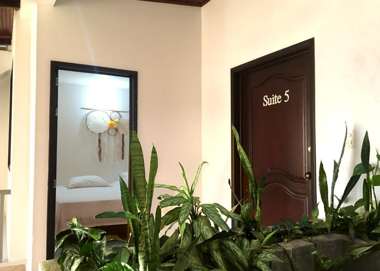 Hotel Riviera Plaza بوكارامانغا المظهر الخارجي الصورة