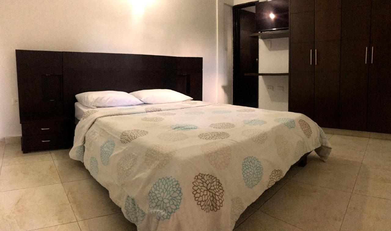 Hotel Riviera Plaza بوكارامانغا المظهر الخارجي الصورة