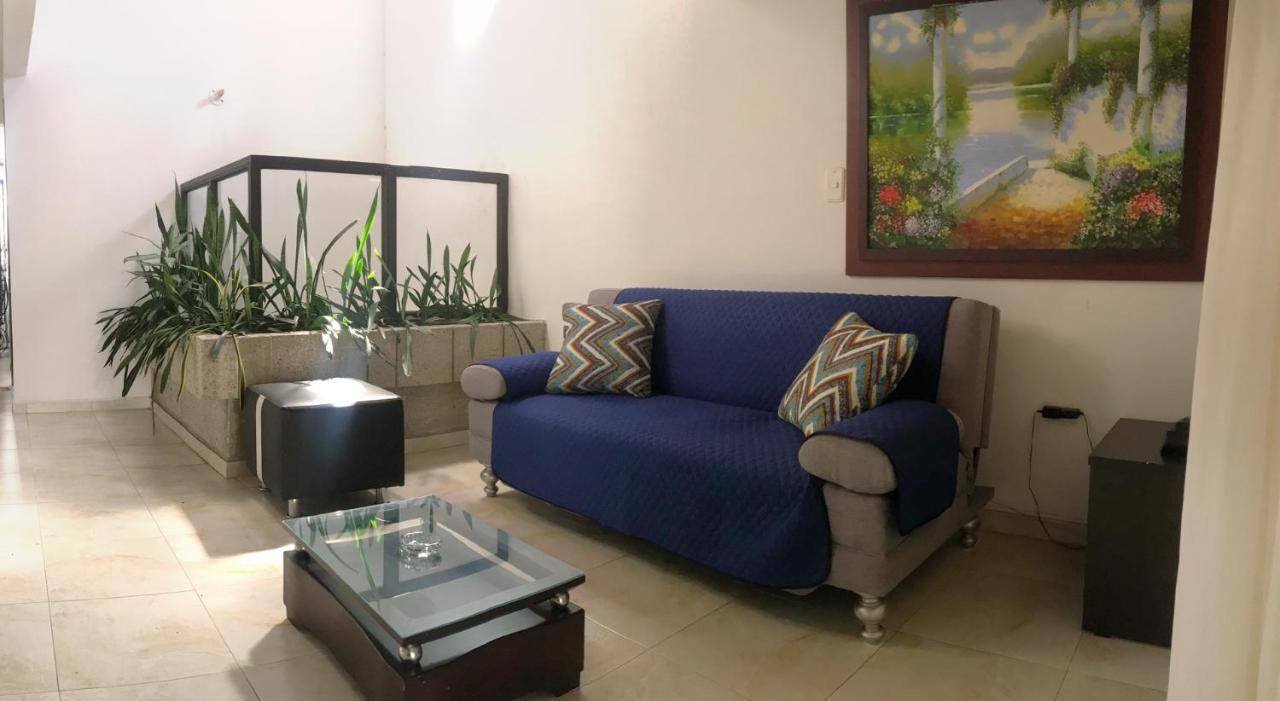 Hotel Riviera Plaza بوكارامانغا المظهر الخارجي الصورة