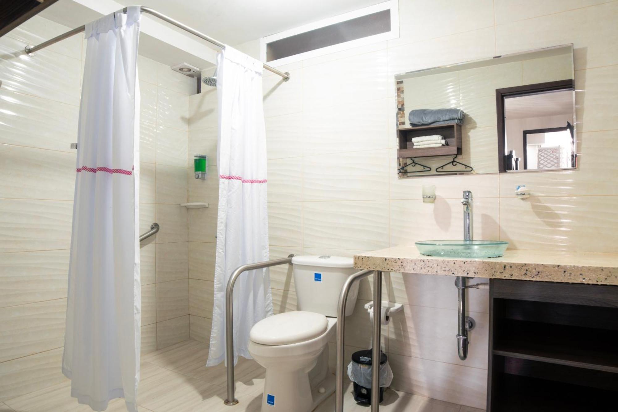 Hotel Riviera Plaza بوكارامانغا المظهر الخارجي الصورة