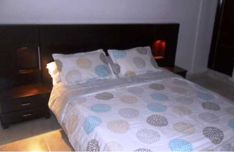 Hotel Riviera Plaza بوكارامانغا المظهر الخارجي الصورة