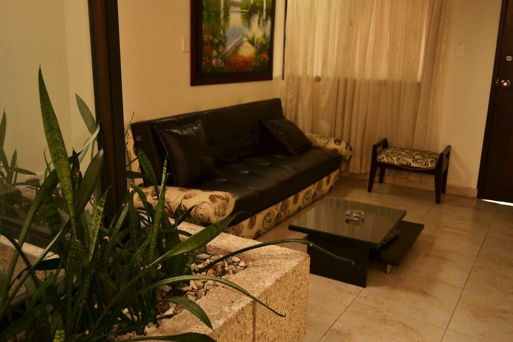 Hotel Riviera Plaza بوكارامانغا المظهر الخارجي الصورة