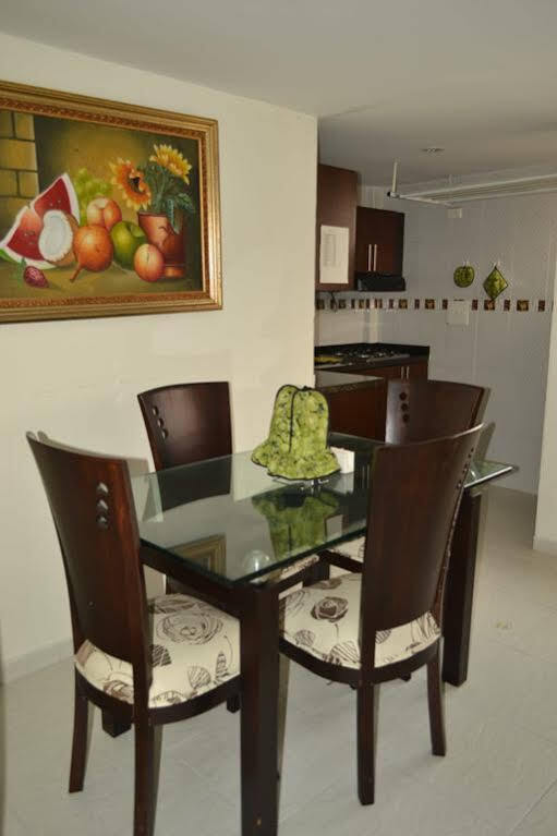 Hotel Riviera Plaza بوكارامانغا المظهر الخارجي الصورة