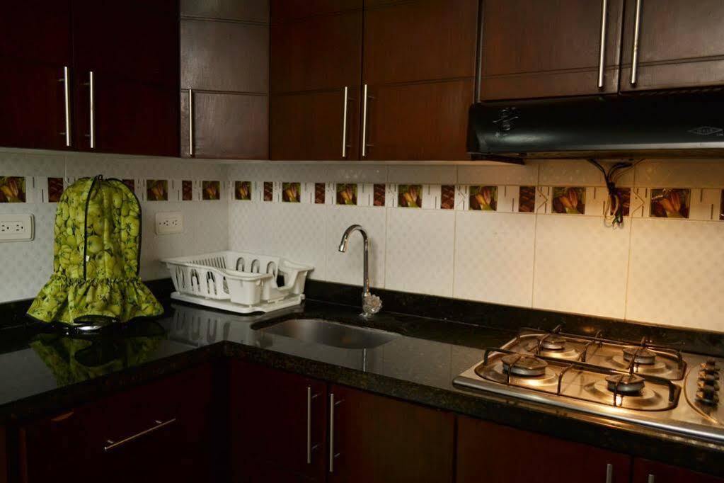 Hotel Riviera Plaza بوكارامانغا المظهر الخارجي الصورة